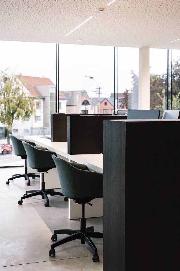 Lichtrijk en doorwaadbaar kantoorgebouw voor Eco Heating
