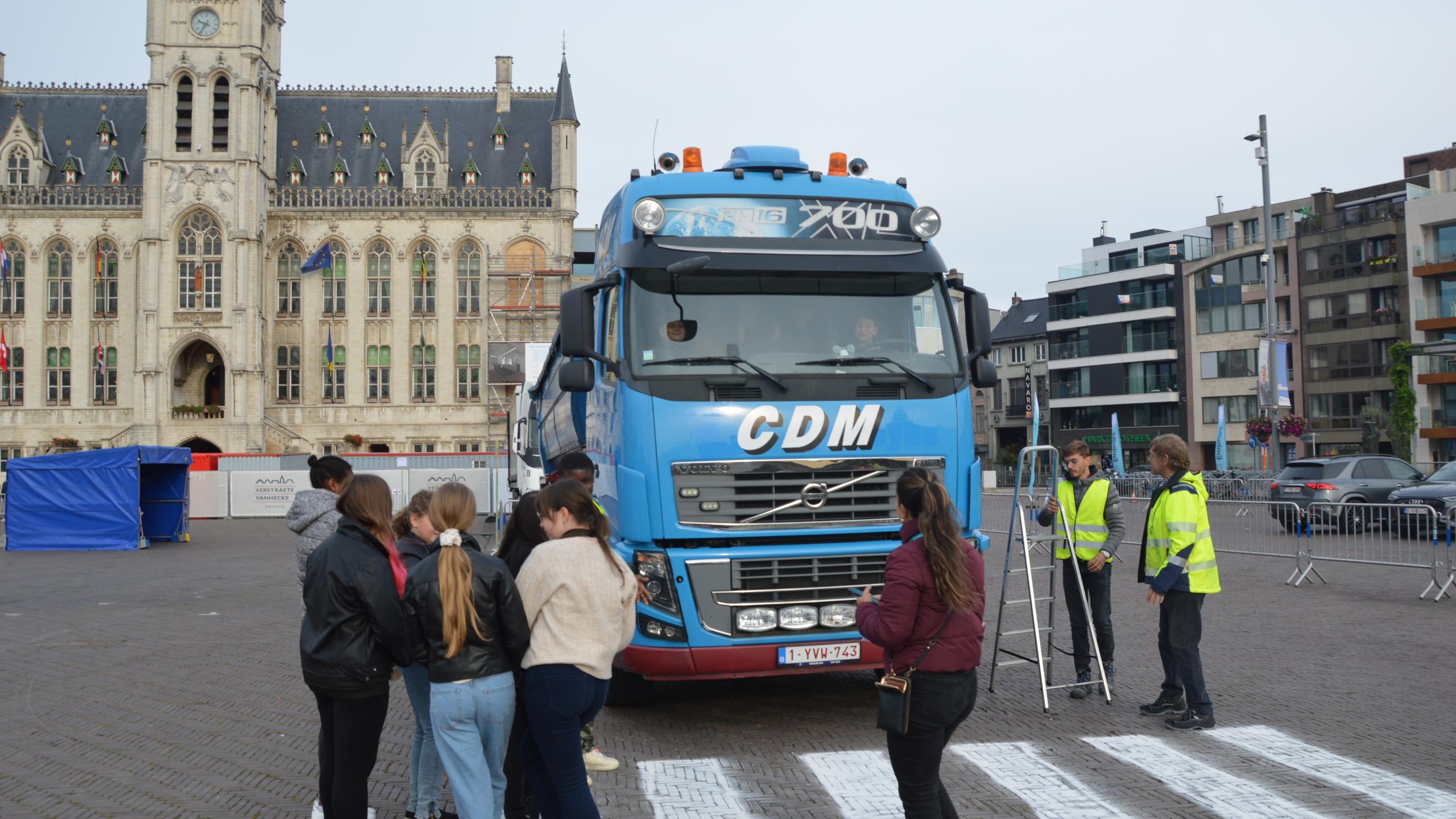 Embuild Oost-Vlaanderen en stad Sint-Niklaas schouder aan schouder voor meer verkeersveiligheid 