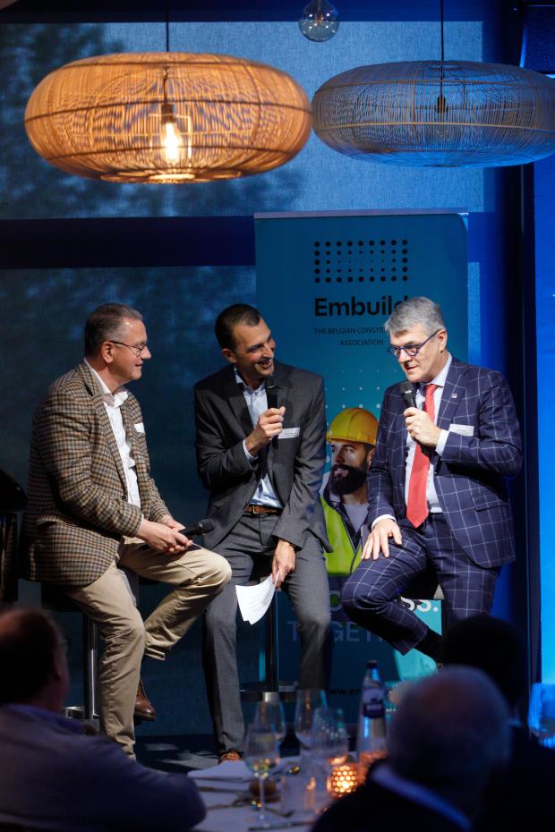 Johan De Vlieger, Philip Bogaert en Karel Derde tijdens de voorzitterswissel van Embuild Oost-Vlaanderen